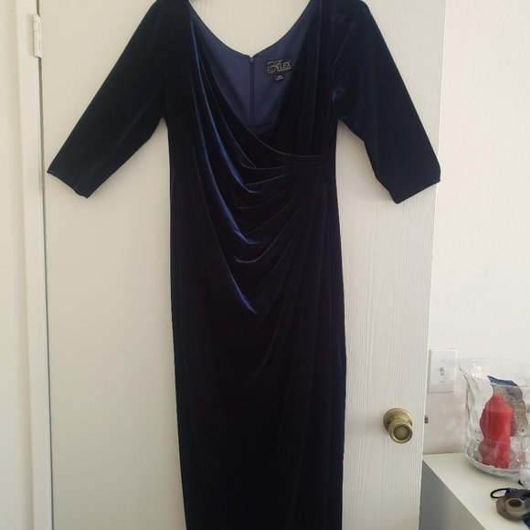 Alex Evenings Women's Long 3/4 Sleeve Velvet Dress - Picture 4 of 8